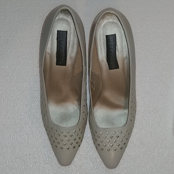 Impressions Heels - Picture 1 of 4